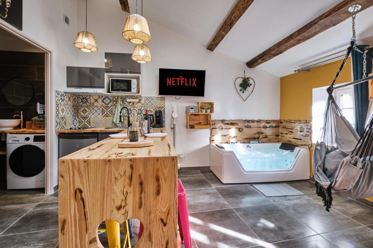 Place Carnot - Studio Tout Equipe Avec Jacuzzi Proche Toutes Commodites Carcassonne Exterior photo